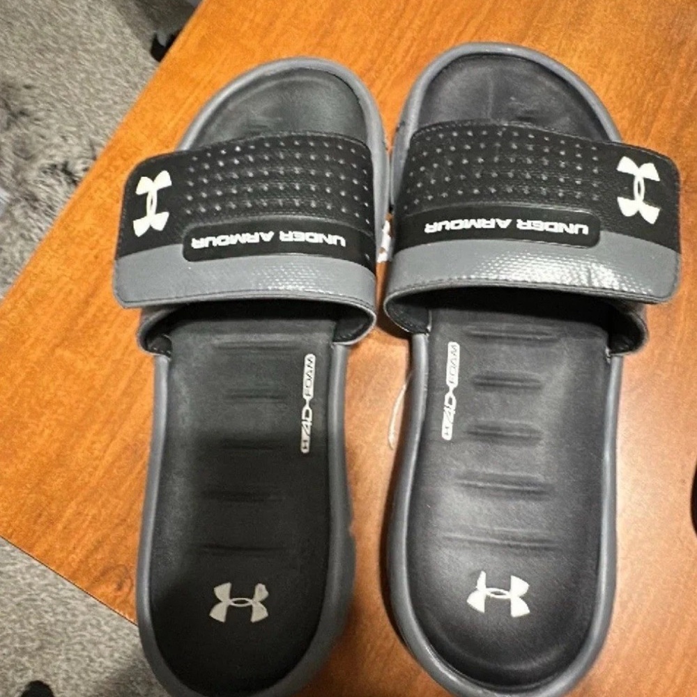 Under Armour Sandals Flip Ignite V Slides for Men, Size 9 - Black/ White